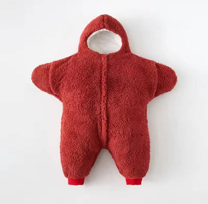 *"البدلة التي جعلت آلاف الأطفال ينامون كالملائكة… حتى في أقسى ليالي الشتاء!"* ❄✨